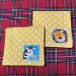 ２枚セット(刺繍名入れ可)ガーゼハンカチ　ミニ黄色い水玉と９種類の動物たち