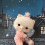 パジャマ姿の子猫ちゃん