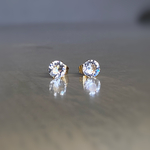 再販♡ クリスタル 6mm スワロフスキーの一粒ピアス アレルギー対応 サージカルステンレス クリスタルイグナイト