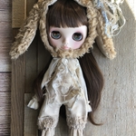 1710 アンティークベージュのロンパース+うさぎ耳つき帽子 Blythe ブライス アウトフィット 洋服