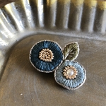 drops flower〜花の刺繍ブローチ