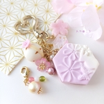 ピンクパープル系   桜姫さまと桜うさぎのお干菓子キーホルダー (お団子チャーム付き)
