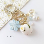 ❮少しB品❯  雪の花の練り切りと雪うさぎ饅頭のキーホルダー(水仙乗せver.)