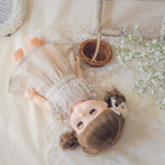 ソランちゃん　マーガレット刺繍　ミニフリルエプロンワンピース  （マッシュルーム）