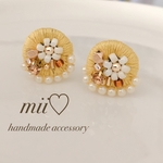ビーズ刺繍ピアス／イヤリング　ミモザイエロー