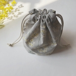 給食袋･コップ袋･お弁当袋 隠しマチの巾着袋 素朴で優しい雰囲気のお花柄