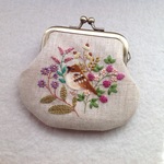 リネンと刺繍のすずめと野の花がま口3