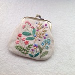リネンと刺繍の野の花がま口5