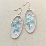 オーガンジー刺繍　白いお花のブーケピアス/イヤリング