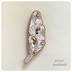 ビーズ刺繍ブローチ　Antique feather 
