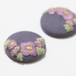 くるみボタン お花 刺繍 ピアス ◆ パープル