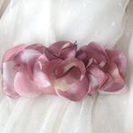 バラの花びらバレッタ　： red