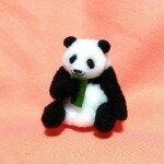 ミニミニ　おやつ食べるパンダ　羊毛フェルト　ぬいぐるみ　動物　ハンドメイド　