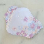 １６.ほんのりラベンダーの上品刺繍レースの美しいマスク　