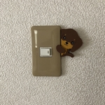 チラッとダックスちゃん  茶　(スイッチカバーの飾り)