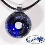 【Yasuda Glass】 ガラスの小宇宙 ホワイトオパール ペンダント　No.WM1157A
