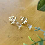 プルメリアと大粒クリスタルのチタンピアス