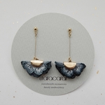 navy レースフラワーのスウィングピアス／イヤリング