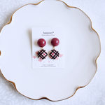 チェック柄・揺れる刺繍イヤリングorピアス《ショコラ》