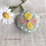 大きなお花の刺繍ブローチ(緑・水玉)