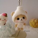わた雪帽子のクマさん＆苺お供え餅ゆきだるまちゃんセット　羊毛フェルトハンドメイドお正月飾り