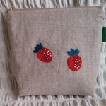 フルーツ刺繍ポーチ　いちご