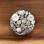 ビーズ刺繍くるみボタン（ヘアゴム/ブローチ）