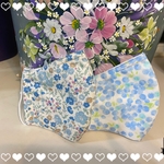 春だ❤️セール❤️２枚　670円！！リバティ風　大きめ　4層　立体　ノーズワイヤー　アジャスター付き　花柄　大人マスク❤️送料無料❤️