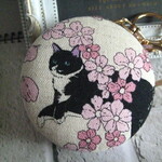 大きなマカロンポーチ　“ハンバーガー”　(黒猫と桜　イチゴ)