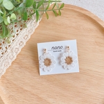 ホワイト＆ゴールド刺繍フラワーシンプルピアス/イヤリング サージカルステンレス nonoacs