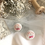 《受注》 かすみ草 刺繍 ヘアゴム (シリコンゴム ピアス 変更可)