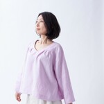 リネンのゆったりギャザーブラウス　ラベンダー