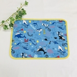 園児用 25×35  潜水艦と海の仲間たち ペンギン イルカ イカ タコ クジラ 青 ランチョンマット 黄色 縁どり
