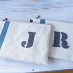 sale試作品　男性にも*大き目ぺたんこポーチ　帆布青ライン*ステンシル　Ｊ，Ｒ