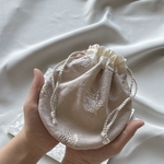 まるい巾着ポーチ　すずらん刺繍