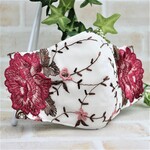 【再販】ホワイトの地にワインレッドの糸で大きな薔薇の花をを刺繍してあるチュールレースのマスク