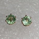 グリーンカイヤナイト(ラウンド)スタッドピアス