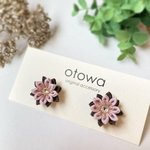 つまみ細工の大人バイカラーピアス/イヤリング  濃焦茶×うすもも