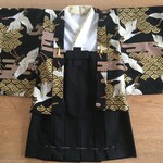 【完成品】80ｃｍ　男の子　黒鶴羽織＆黒グレー袴風ロングスカート（エリ麻の葉、少々難あり） 初節句、お正月、お誕生日、出産祝い、結婚式に　