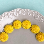 シンプルなたんぽぽのイヤリング