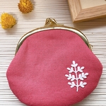 ぷっくりがま口　　刺繍ワッペン🌿