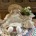 麦わら帽子のカントリードール(ホワイト)うさぎさん付き