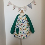 mauuu7様専用！名入れ刺繍可能☆男の子スモック カラフルダイナソー110cm 