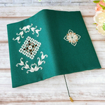 フォレストグリーン色のハーダンガー刺繍のブックカバー③