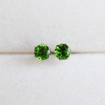 計0.2ct 3mmクロムダイオプサイドのプチピアス/イヤリング