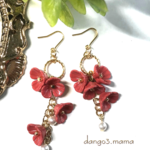 1点物☆790円☆お花(レッド)☆パール☆アシンメトリーのピアス/イヤリング