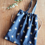 大人が持てる「刺繍の巾着バッグ」◎エコバッグ・サブバッグとしてもオススメ◎コットンリネンと花の刺繍◎