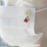 再販♪ てんとうむしちゃん🐞マスクチャーム　マグネットタイプ　ホワイト　フラワー　マーガレット　レディバグ　春　ゴールドカラー　バレンタイン　お守り　昆虫