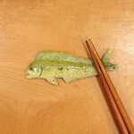 シイラ・陶芸作品 箸置き（中）（陶 さかな）