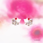 輝くビジューの猫ピアス（白猫）